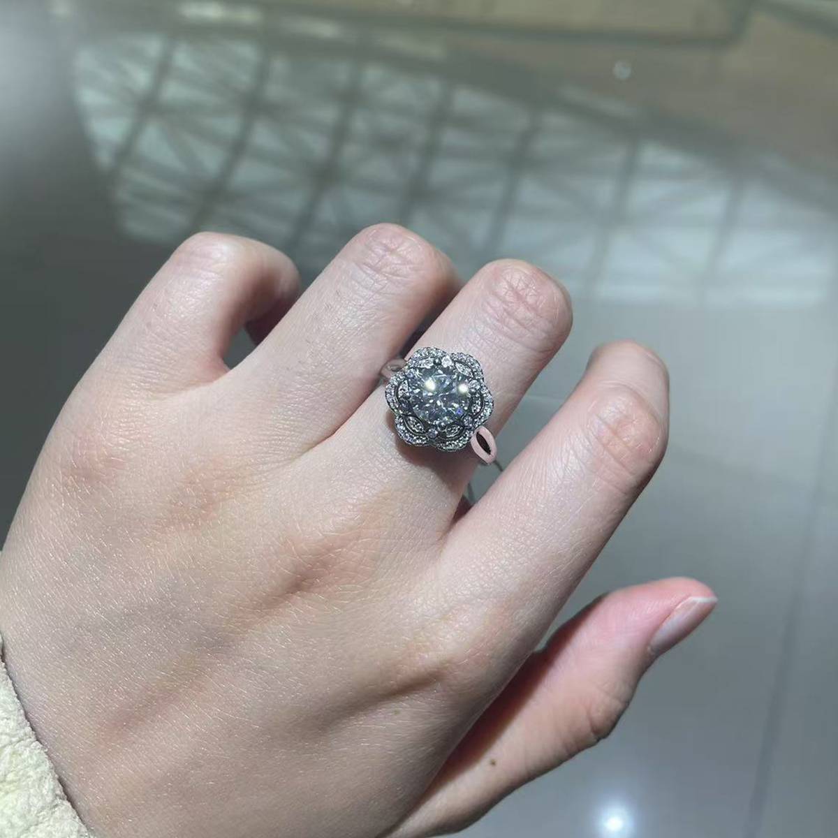 Romantic Flower Ring S925 Silver Plated Platinum Customized Selection Main Stone Moissanite 2.0ct/Side Stone Cubic Zirconia